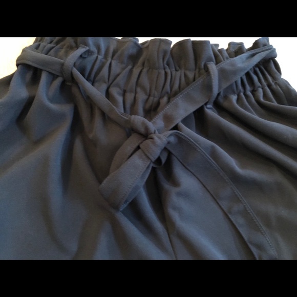 Black belted dress shorts - Picture 3 of 3